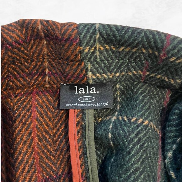 Dressed in Lala Scorpio OG Half + Half Oversized Coat - Picture 5 of 6